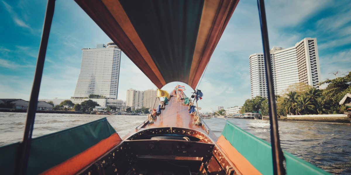 What Are the Best Tips for Booking a Bachelor Party Boat Rental?