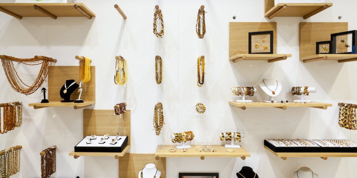 Where Art Meets Adventure: Discover Oregon’s Most Captivating Handmade Jewelry Store While Exploring Hood River