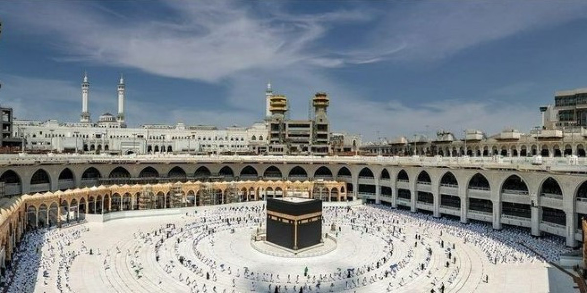 What Are the Best Family Umrah Packages 2026 for Kids & Elderly? (UK Guide)