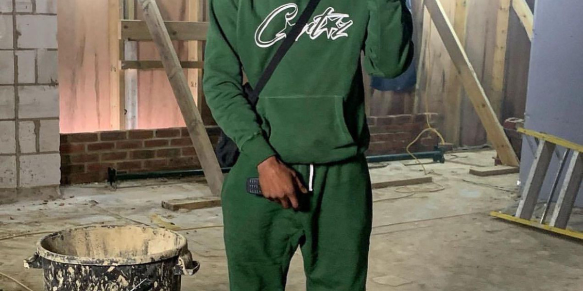 Corteiz Hoodies & Zach Bryan Merch: Holiday Deals for Fashion Lovers