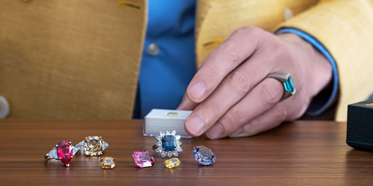 Le retour inattendu des chevalières gravées dans les ventes aux enchères