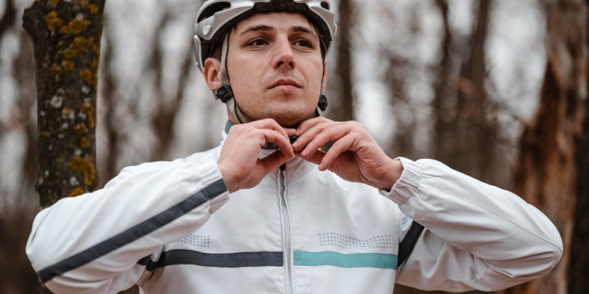 Winter Cycling Jacket That Blocks Cold Wind & Improves Comfort
