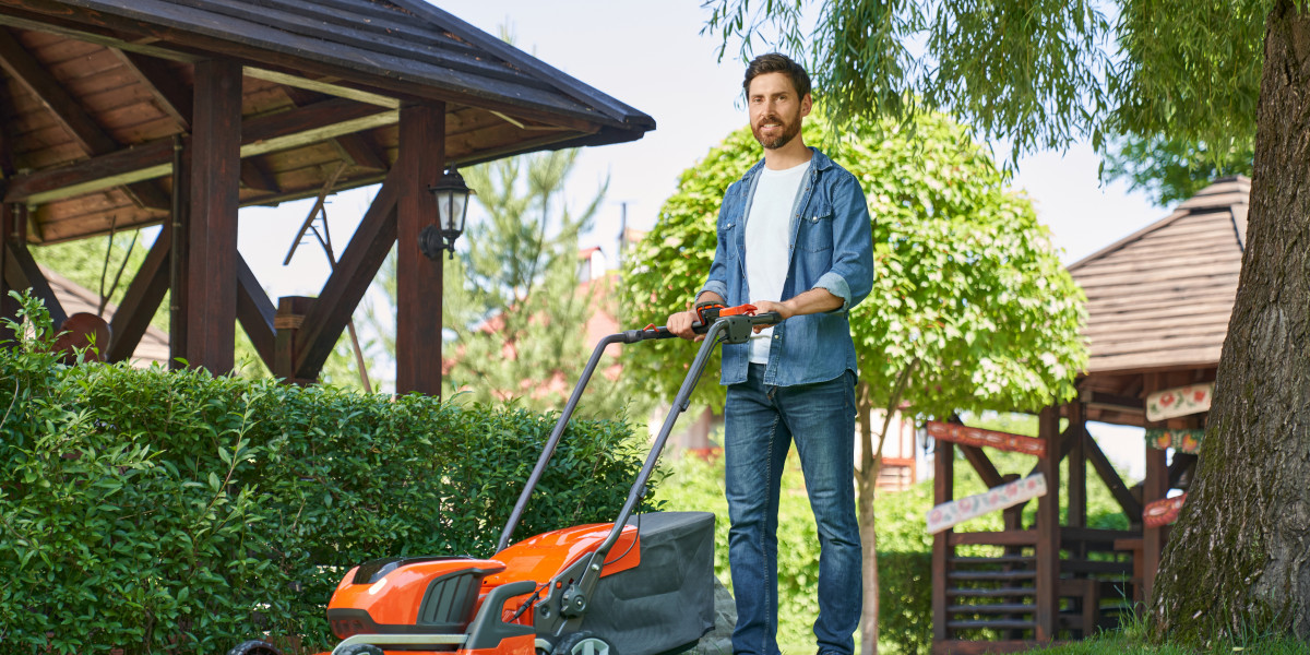 How a Landscaping Service Helps Property Owners Handle Climate and Maintenance in 2026 ?