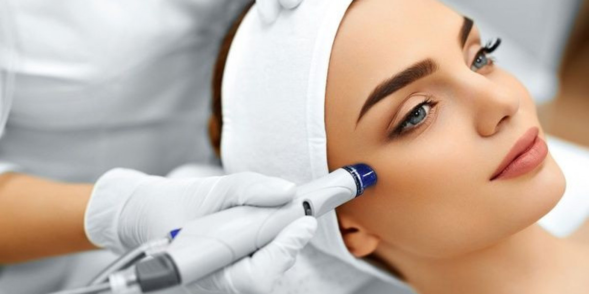How Does HydraFacial Cleanse Skin Deeply?