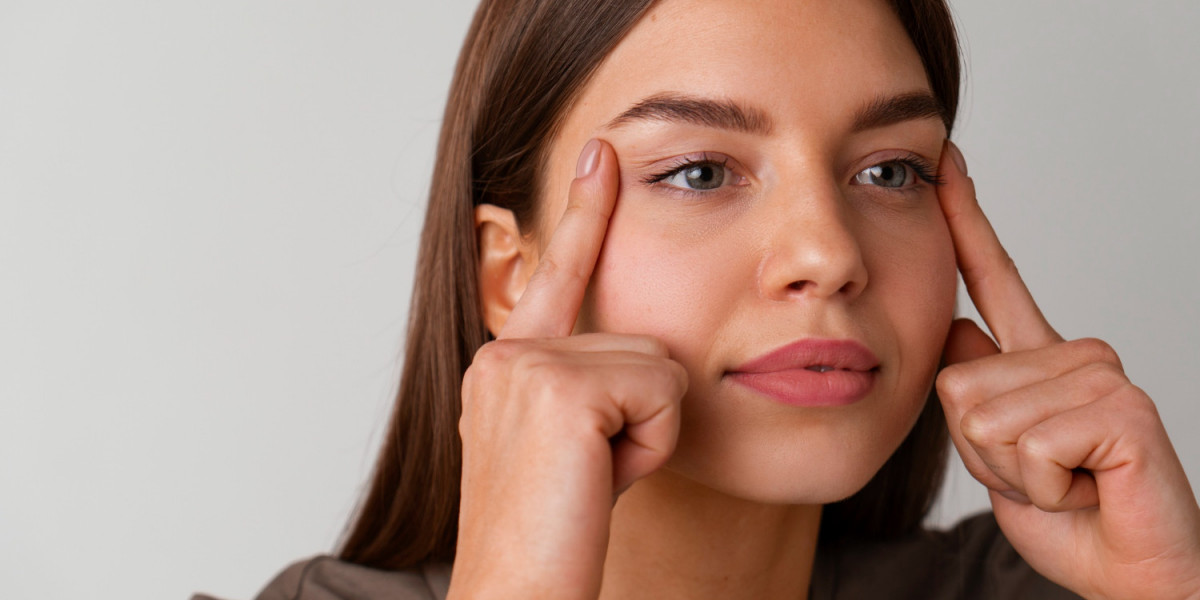 Lifting środkowego piętra twarzy pod oczami – odmłodzenie spojrzenia | Klinika dr Frąszczak