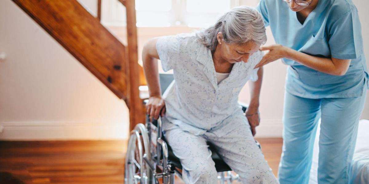 Skilled Home Health Care Aides Supporting Independence and Daily Living Activities