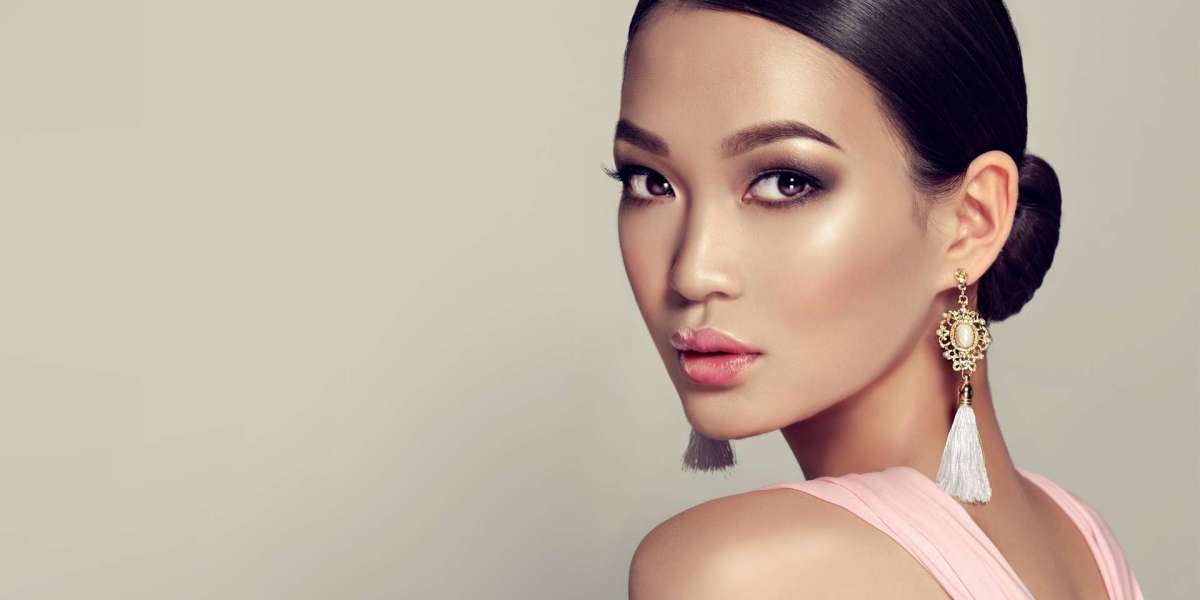 Sharp Plastic Surgery Clinic: Combining Thread Lifting and Facial Fat Grafting