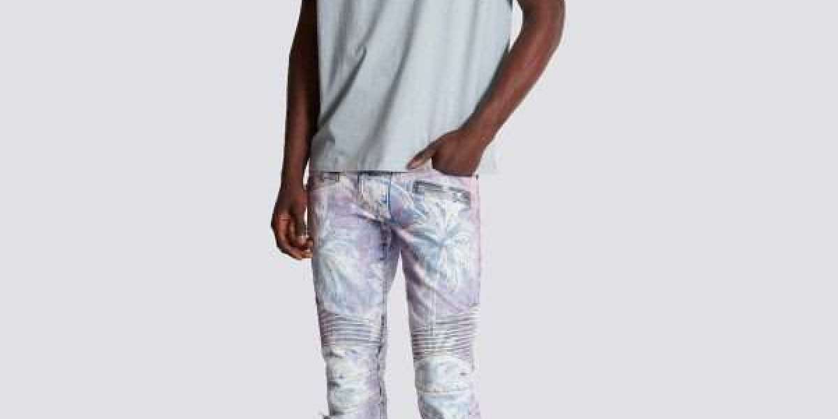 Balmain Hoodies – Why They Dominate US Streetwear in 2026