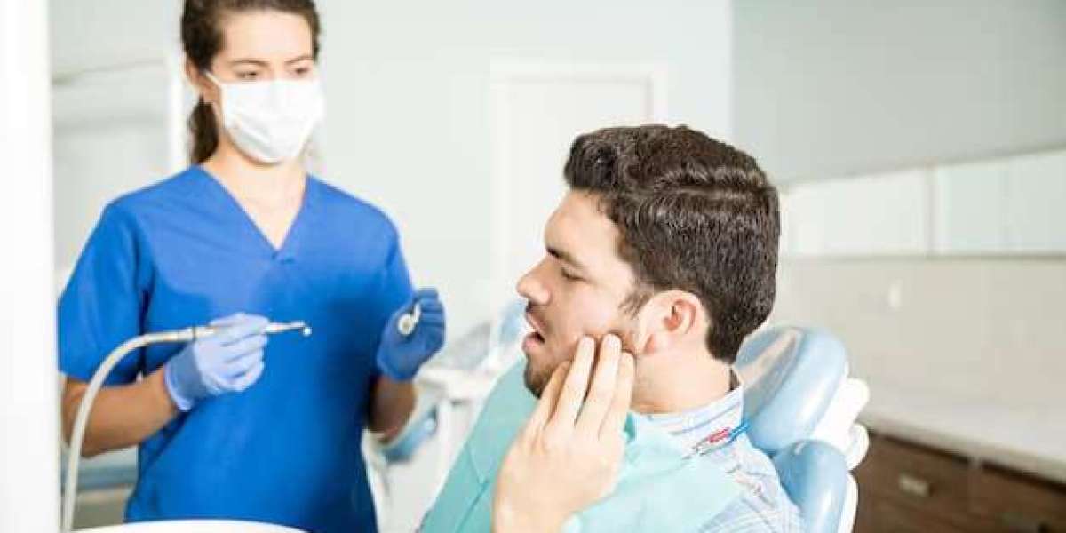 Emergency Dental Tips Before You Reach a Riverpark Clinic